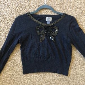 F21 grey cropped knit sweater with sequin bow